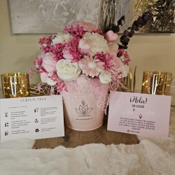 Ramo de Velas Florales en Cubo Metálico Rosa