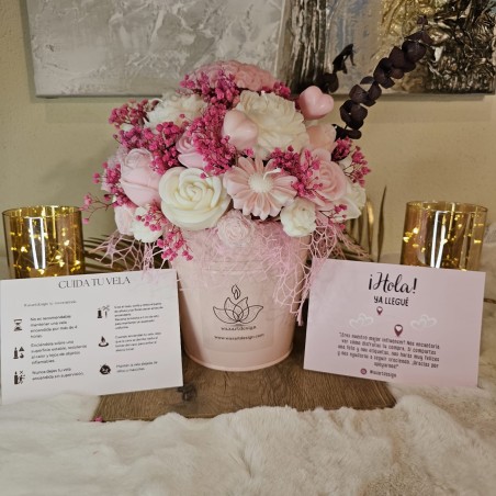 Ramo de Velas Florales en Cubo Metálico Rosa